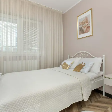 Jasny I Elegancki Pastelowa Z Parkingiem By Renters Διαμέρισμα