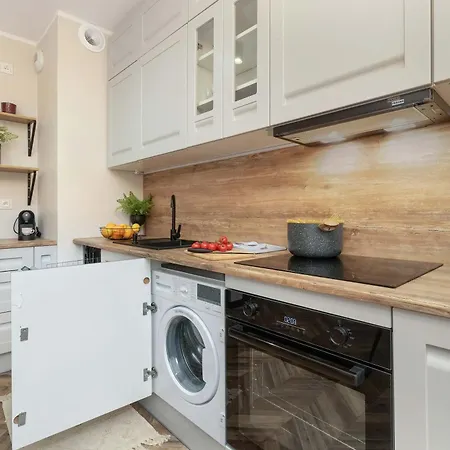 Jasny I Elegancki Pastelowa Z Parkingiem By Renters Гданьск