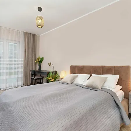 Jasny I Elegancki Pastelowa Z Parkingiem By Renters